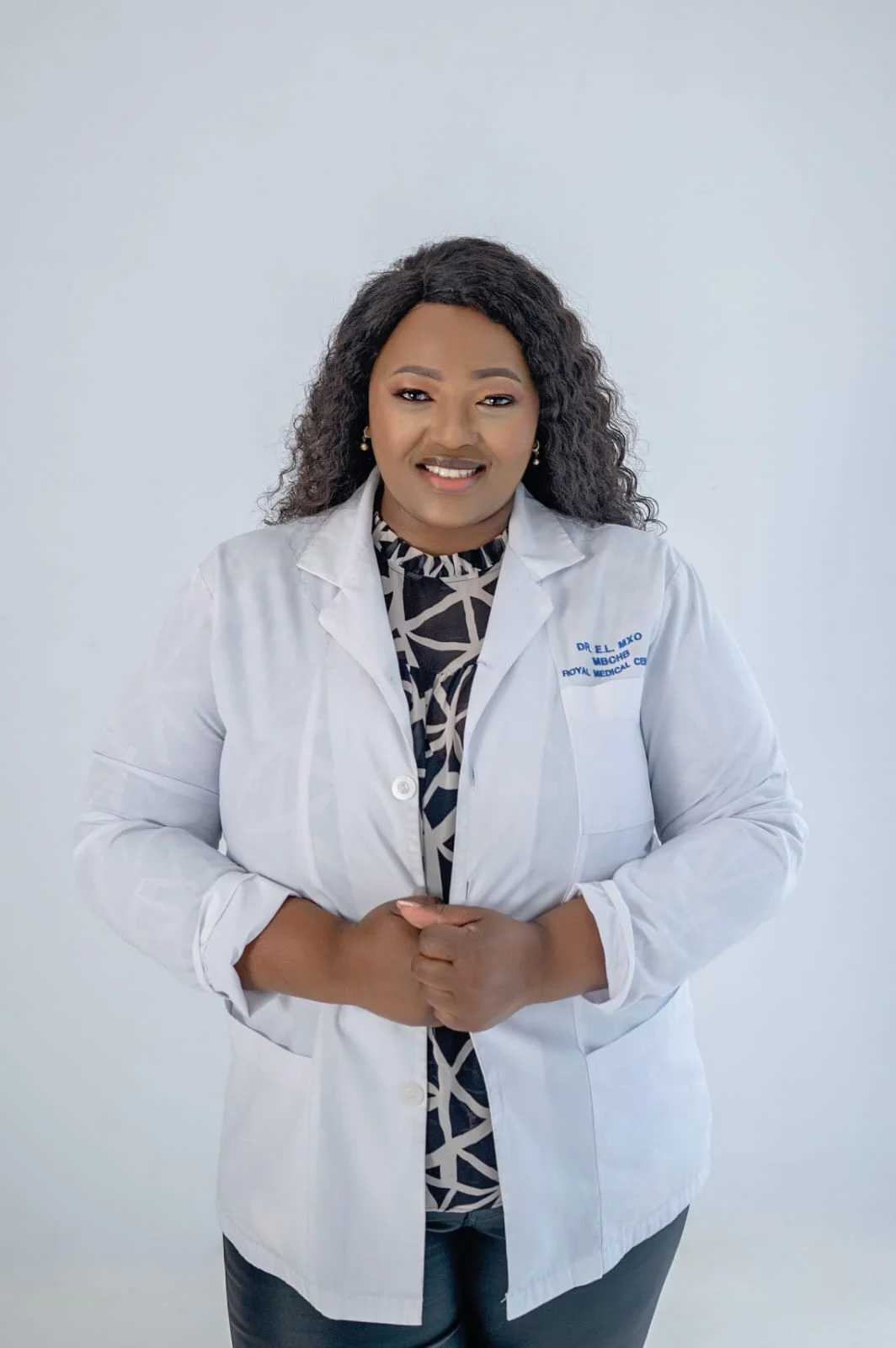 Dr E L Mxo